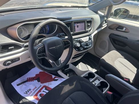 Used 2023 Chrysler Voyager LX FWD image 11