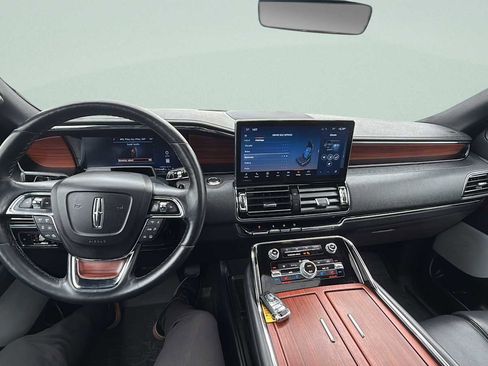 Used 2023 Lincoln Navigator Reserve image 12