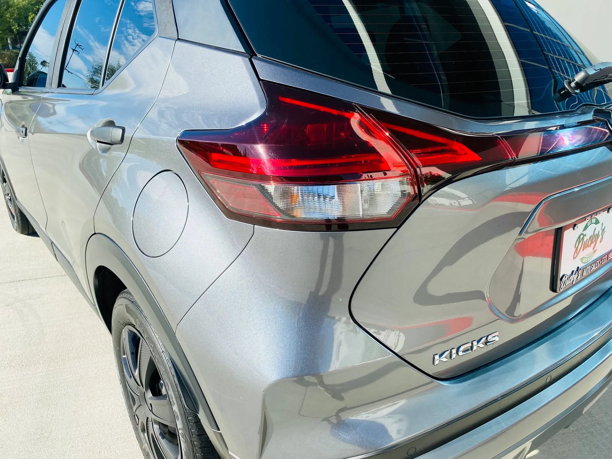 Used 2023 Nissan Kicks S FWD image 7