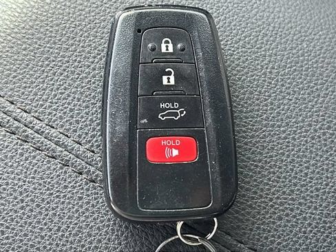 Used 2021 Toyota RAV4 XLE Premium FWD image 28