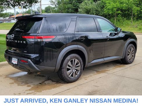 Used 2022 Nissan Pathfinder S AWD/4WD image 3