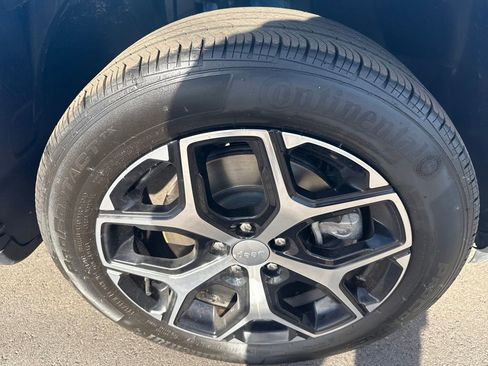 Used 2024 Jeep Compass Limited image 30