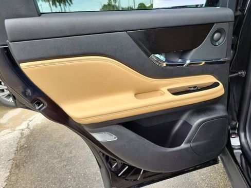 Used 2021 Lincoln Corsair Reserve image 14