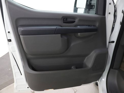 Used 2020 Nissan NV 3500 SL image 17