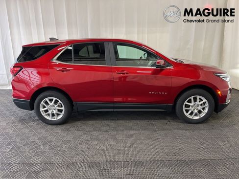 Used 2024 Chevrolet Equinox LT image 2