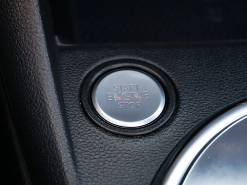 Used 2013 Volkswagen Beetle TDI FWD image 32