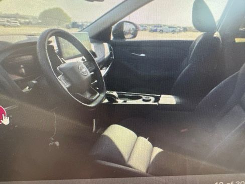 Used 2025 Nissan Rogue SL AWD/4WD image 5