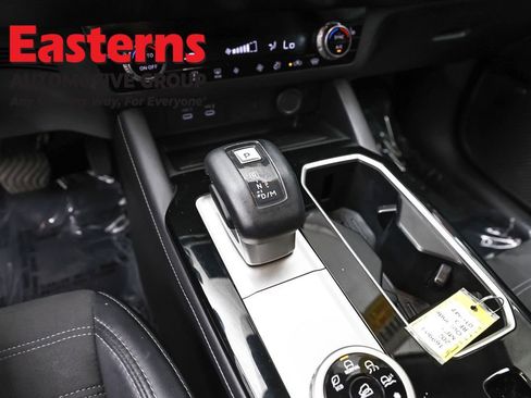 Used 2025 Mitsubishi Outlander AWD image 13