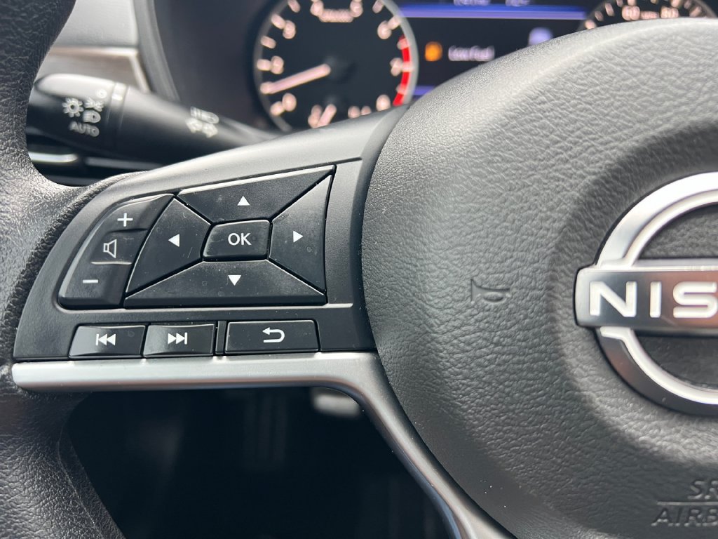 Used 2024 Nissan Altima 2.5 SV FWD image 11