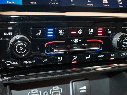 Used 2023 Jeep Grand Cherokee L Limited w/ Luxury Tech Group II AWD/4WD image 31