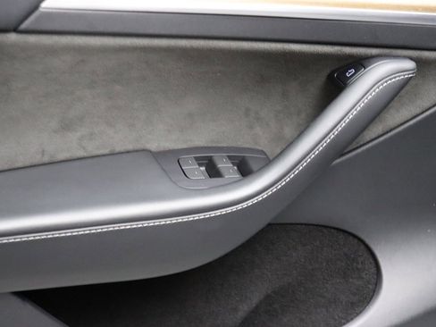 Used 2023 Tesla Model Y Long Range image 31