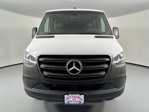 Used 2024 Mercedes-Benz Sprinter 2500 image 2