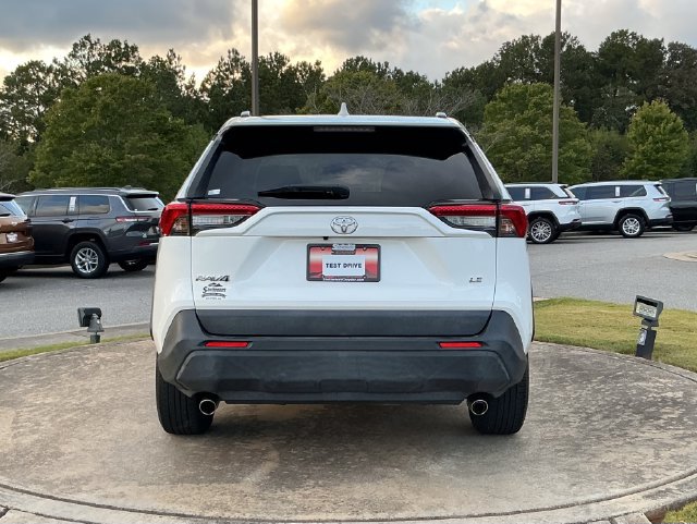 Used 2021 Toyota RAV4 LE FWD image 6