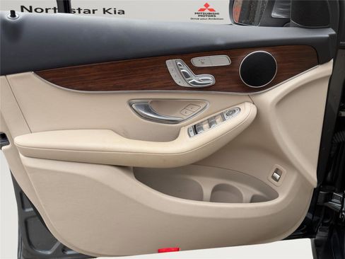 Used 2022 Mercedes-Benz GLC 300 4MATIC image 25