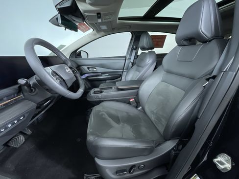 Used 2024 Nissan Ariya AWD image 15