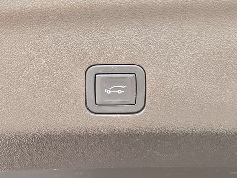 Used 2023 GMC Yukon SLT w/ SLT Luxury Package RWD image 14