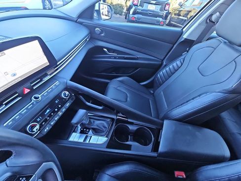 Used 2023 Hyundai Elantra Limited image 18
