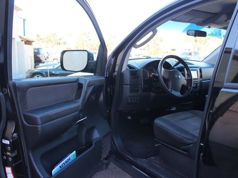 Used 2010 Nissan Titan SE RWD image 17