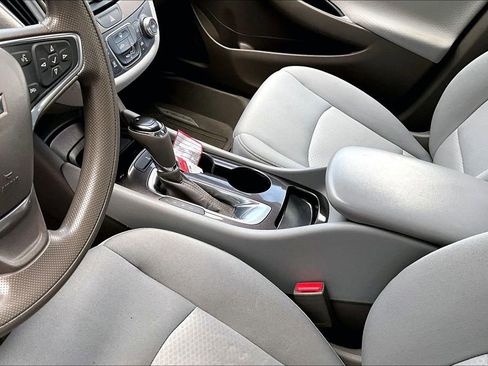 Used 2019 Chevrolet Malibu LS image 16