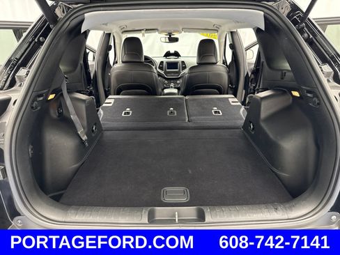 Used 2019 Jeep Cherokee Latitude Plus w/ Comfort/Convenience Group AWD/4WD image 32