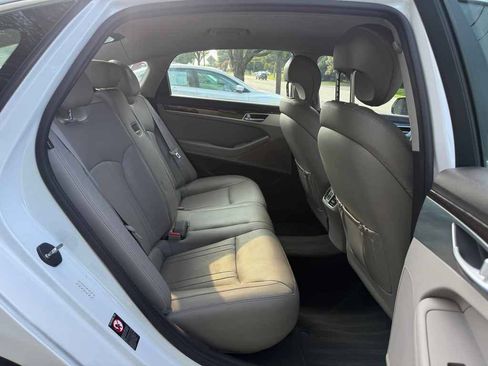 Used 2016 Hyundai Genesis 3.8 RWD image 12