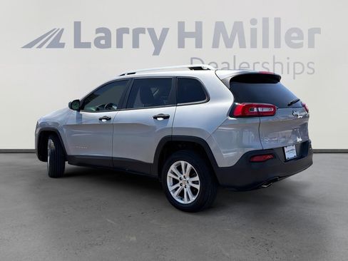 Used 2015 Jeep Cherokee Sport FWD image 3