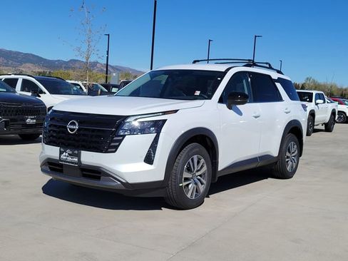 New 2026 Nissan Pathfinder SL image 1