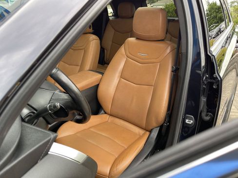 Used 2021 Cadillac XT5 Premium Luxury w/ LPO, Floor Liner Package AWD/4WD image 16