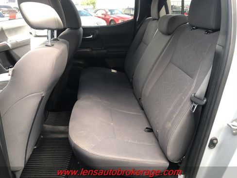 Used 2019 Toyota Tacoma TRD Off-Road image 19