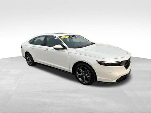 Used 2023 Honda Accord EX image 3