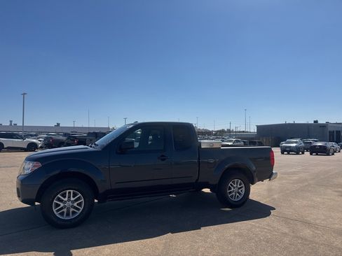 Used 2016 Nissan Frontier SV image 12