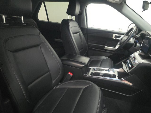 Used 2023 Ford Explorer XLT w/ Equipment Group 202A AWD/4WD image 4