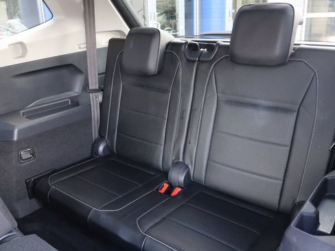 Used 2021 Volkswagen Tiguan SE w/ 3rd Row Seat Package AWD/4WD image 12