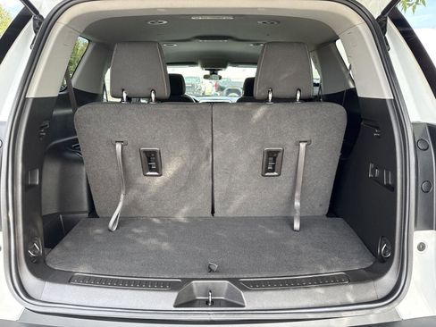 Used 2023 GMC Acadia SLE image 15