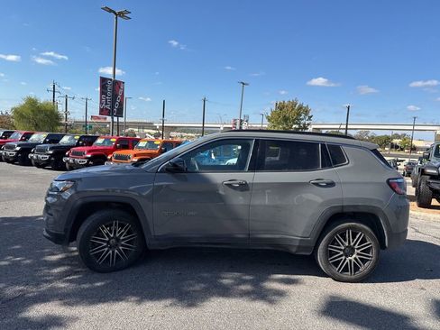 Certified 2024 Jeep Compass Latitude image 36