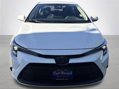 Used 2023 Toyota Corolla LE image 3