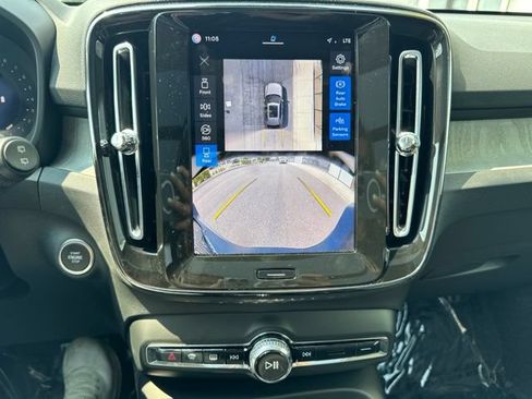 Certified 2025 Volvo XC40 B5 Plus AWD/4WD image 26