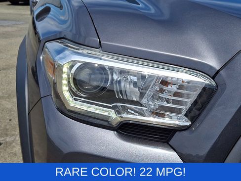 Used 2021 Toyota Tacoma TRD Off-Road w/ Technology Package AWD/4WD image 10