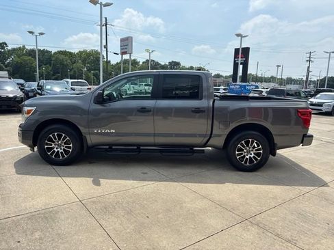 Used 2024 Nissan Titan SV w/ SV Convenience Package RWD image 4