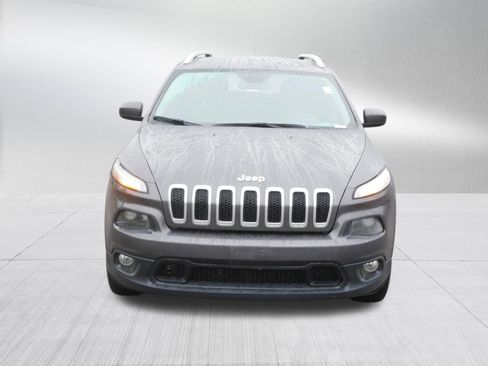 Used 2017 Jeep Cherokee Latitude AWD/4WD image 2