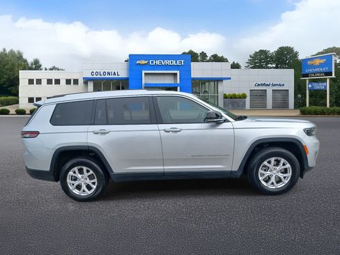 Used 2023 Jeep Grand Cherokee L Limited AWD/4WD image 3