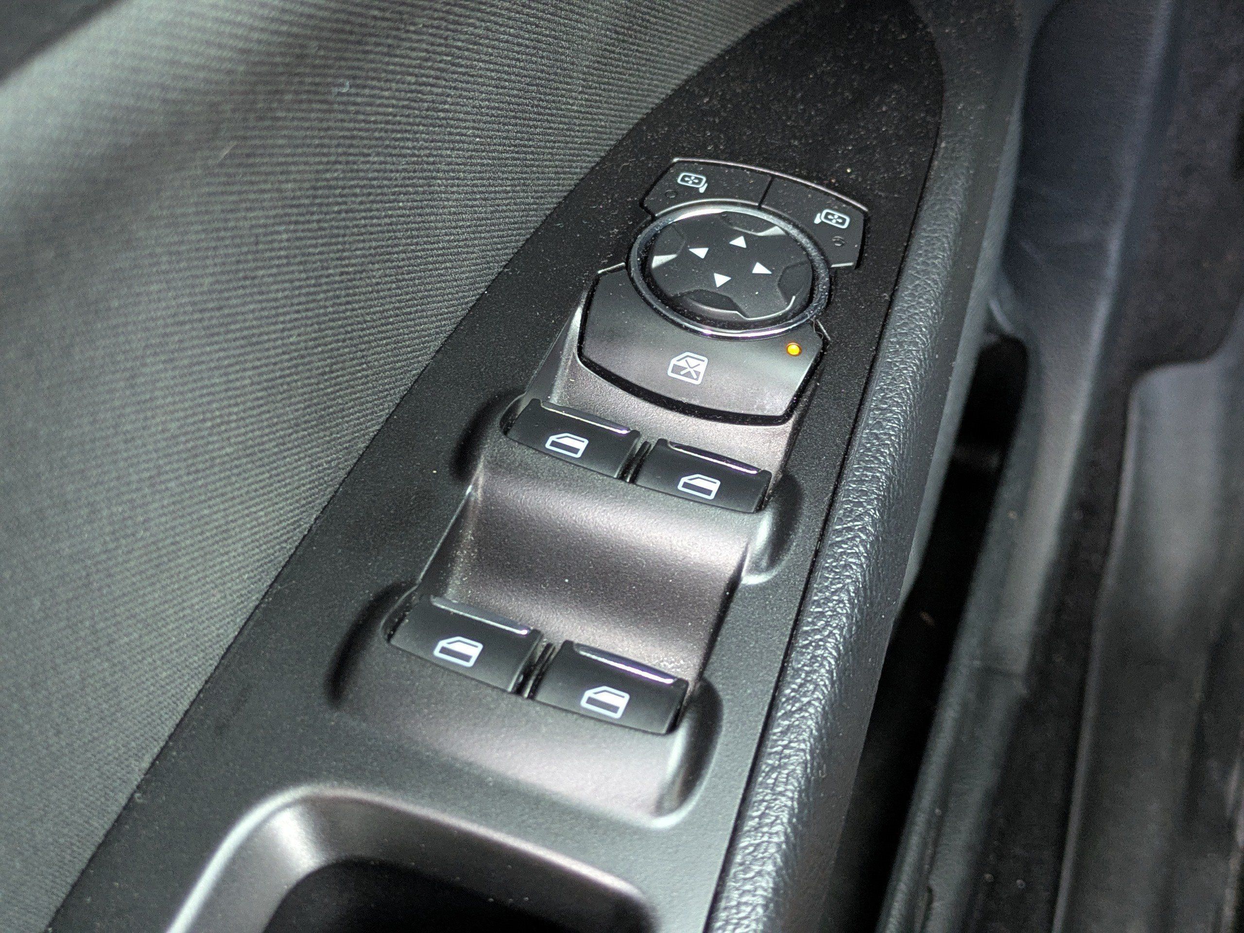 Used 2017 Ford Fusion SE w/ Fusion SE Technology Package FWD image 19