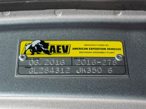 Used 2016 Jeep Wrangler Unlimited Sahara w/ Connectivity Group AWD/4WD image 21