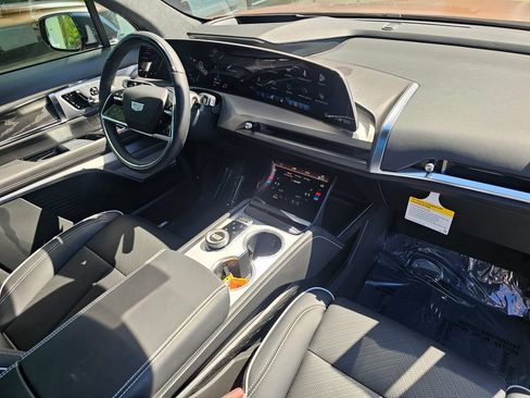 New 2027 Cadillac Vistiq Platinum AWD/4WD image 10