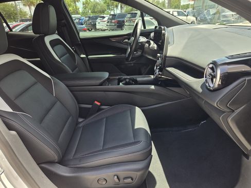Used 2024 Chevrolet Blazer EV LT AWD/4WD image 15