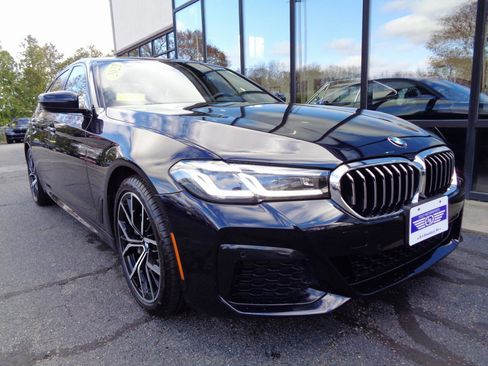Used 2022 BMW 530i xDrive w/ M Sport Package AWD/4WD image 3