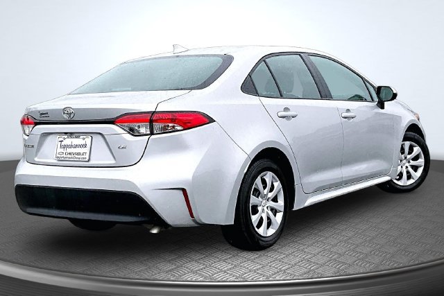 Used 2025 Toyota Corolla LE FWD image 6