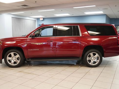 Used 2018 Chevrolet Suburban LT AWD/4WD image 2