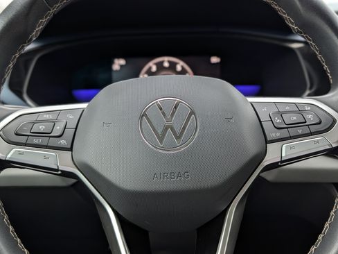 Used 2023 Volkswagen Taos SE image 22