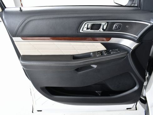 Used 2017 Ford Explorer Platinum image 26